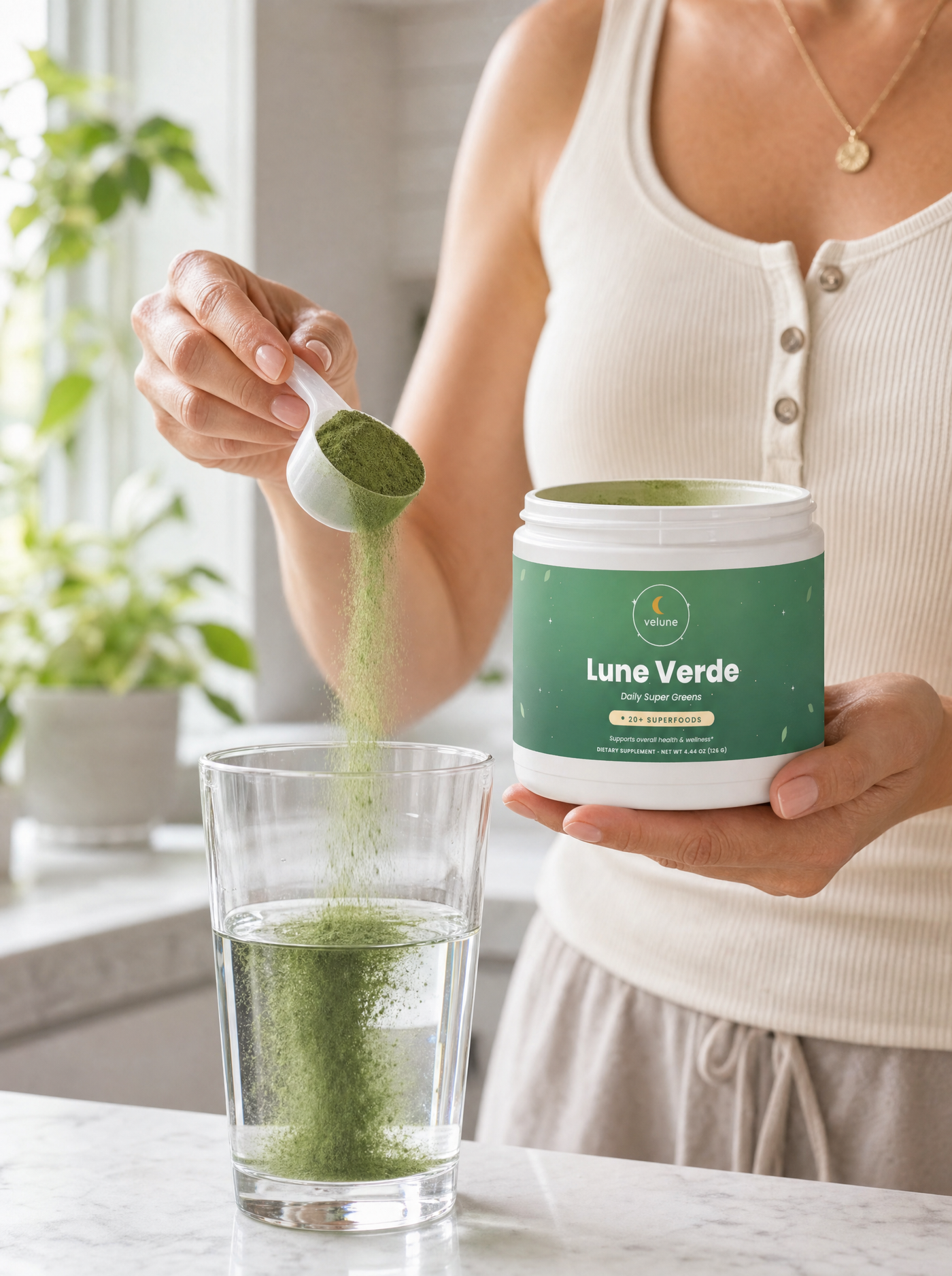 Lune Verde vegan greens powder by Velune – lifestyle photo